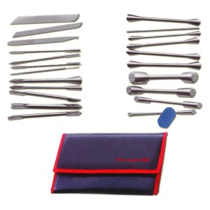 Zestaw 22 dekoracyjnych noży w etui T-8613