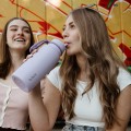 2-lifestyle-butelka-termiczna-ze-skladanym-ustnikiem-lilac-love-bbox.jpg