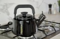 pol_pl_Czajnik-emaliowany-Forchetto-Moderno-Nero-2-1l-czarny-Nowoczesny-czajnik-emaliowany-2234_9.jpg